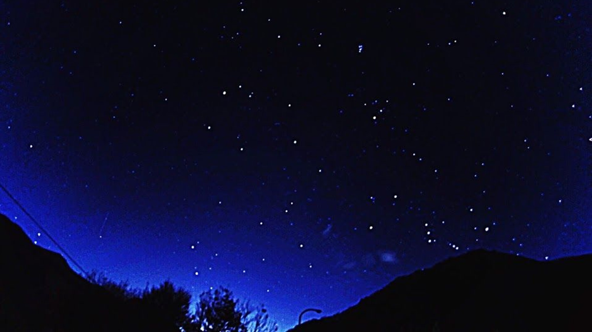 *標高600メートルから見上げる夜空には、満点の星達が輝きます。