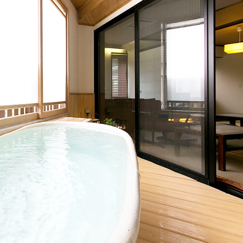 【露付／楓〜kaede〜】高pH温泉が源泉で楽しめる、洋間＋和室8畳のお部屋です。