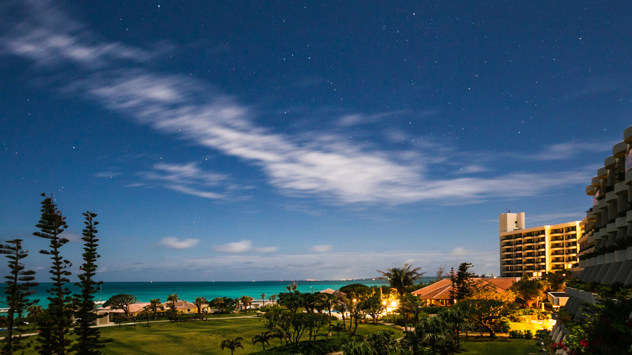 ゆっくり流れる島時間。たくさん遊んだ日の夜は、星空をのんびり眺めるのもおすすめです。