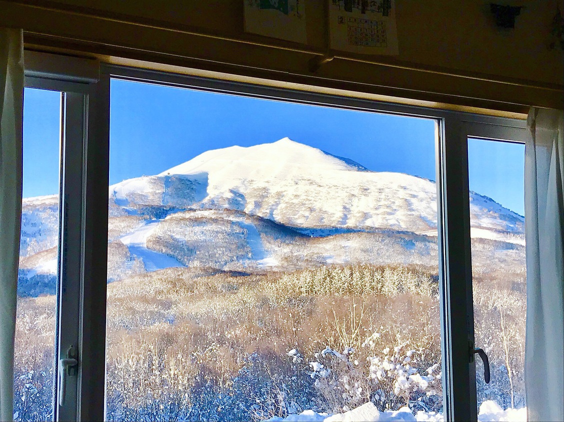 談話室窓からの風景（冬）