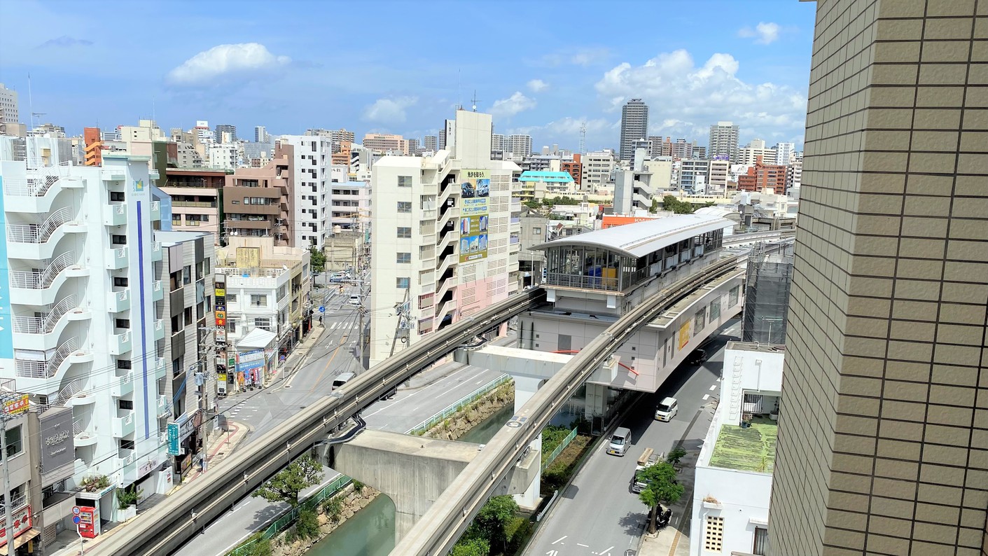 ホテルから見た美栄橋駅