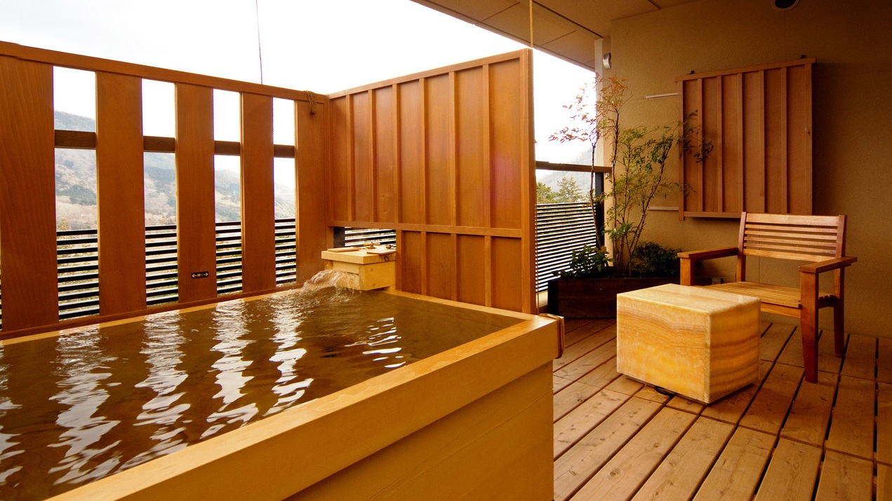 【客室テラス露天風呂】全客室に檜の露天風呂完備※客室露天は温泉ではございません