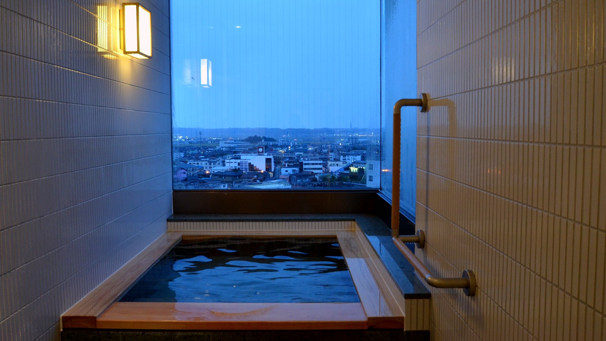 【653号室・雪白〜せっぱく】和洋スイートルーム天然温泉100％内風呂付の一例