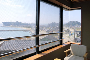 Ikina Minshuku Misaki Ideally located in the Himi area, Ikina Minshuku Misaki promises a relaxing and wonderful visit. Both business travelers and tourists can enjoy the propertys facilities and services. Free Wi-Fi in al