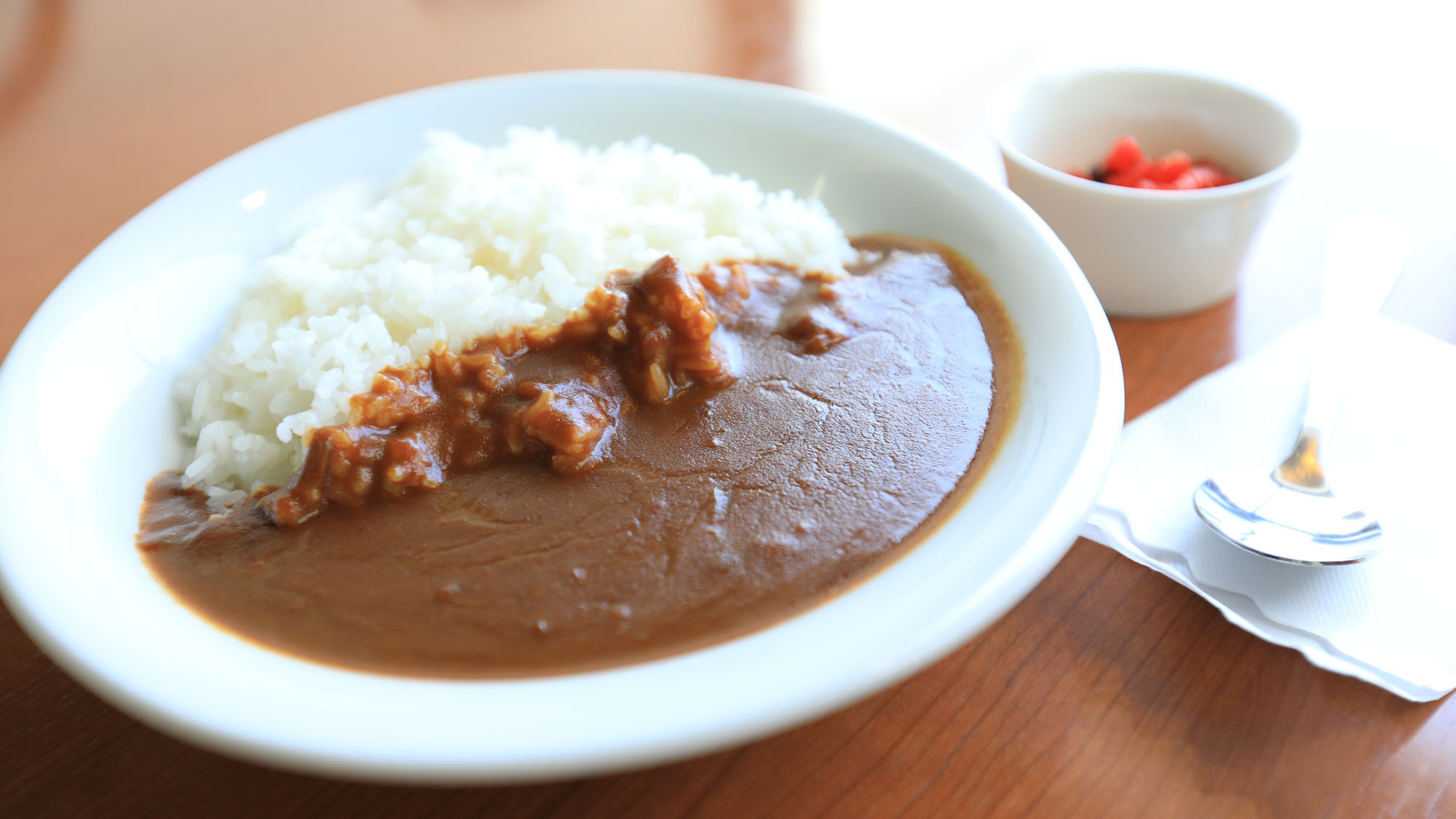 【レストラン】昼メニューは沖縄そばやカレーライスなどの定番系