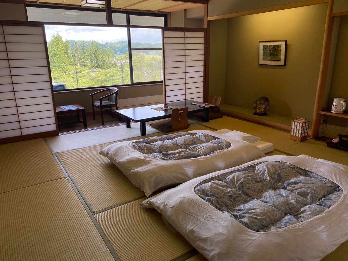 お布団がセットされた部屋