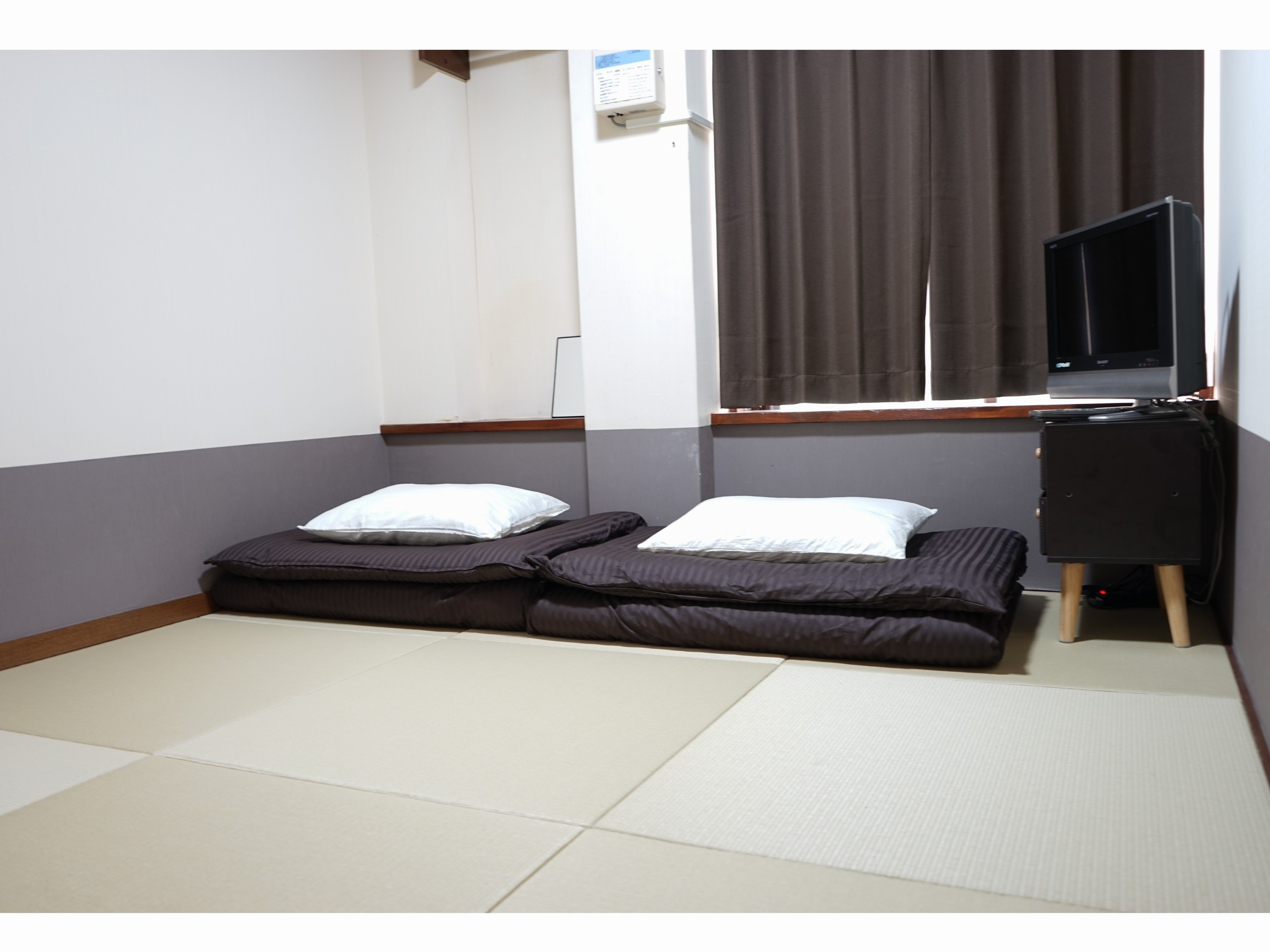 こちらは和紙の琉球畳のツインルームとなります♪