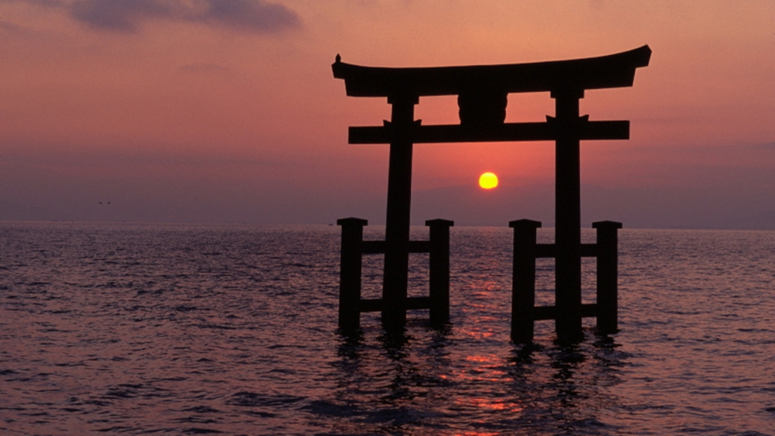 *【白鬚神社】近江最古の大社。琵琶湖に浮かぶ鳥居は、「近江の厳島」と称されています。