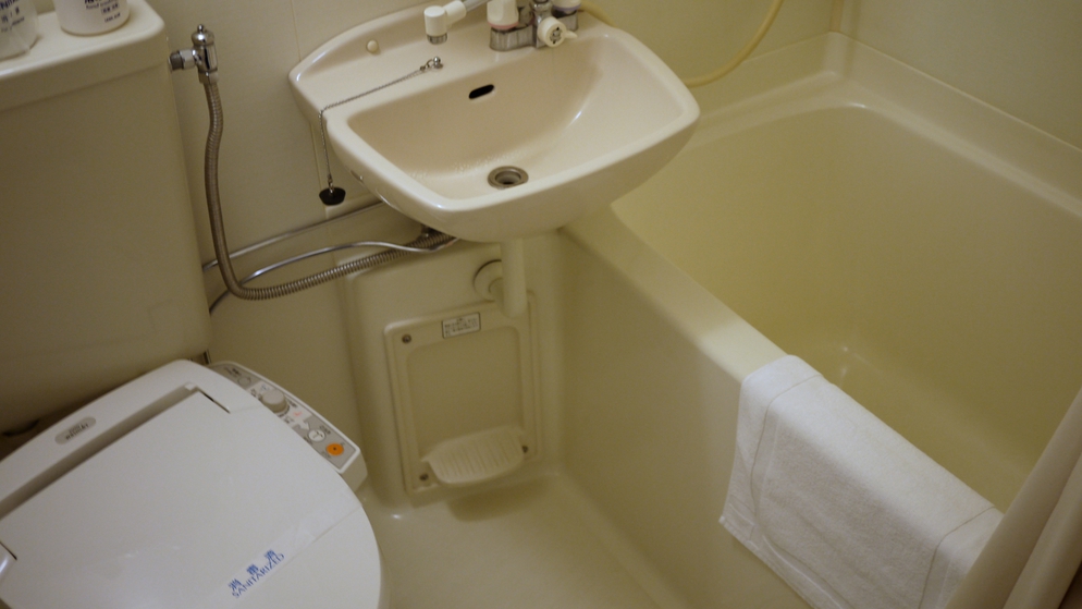 *お部屋はユニットバスです。トイレは温水洗浄付きで快適にご利用いただけます。