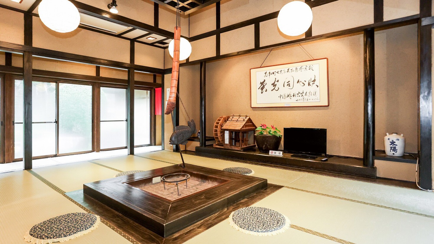 館内｜大浴場入口にある畳の湯あがり処。