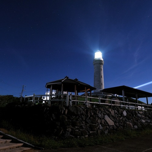 夜の角島灯台