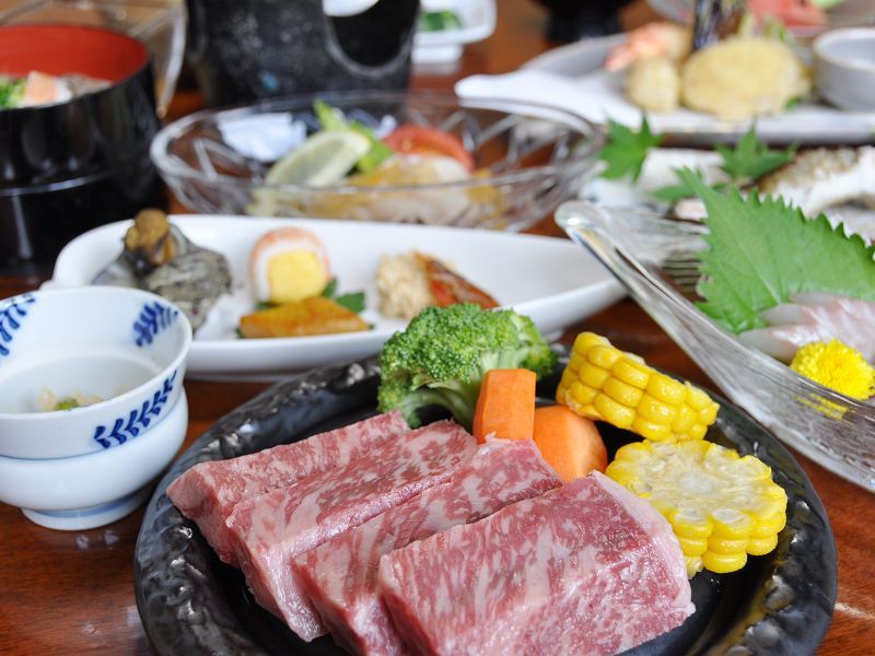 Yumokawa Onsen Koseiso Yumokawa Onsen Koseiso is conveniently located in the popular Izumo area. Featuring a satisfying list of amenities, guests will find their stay at the property a comfortable one. Service-minded staff 