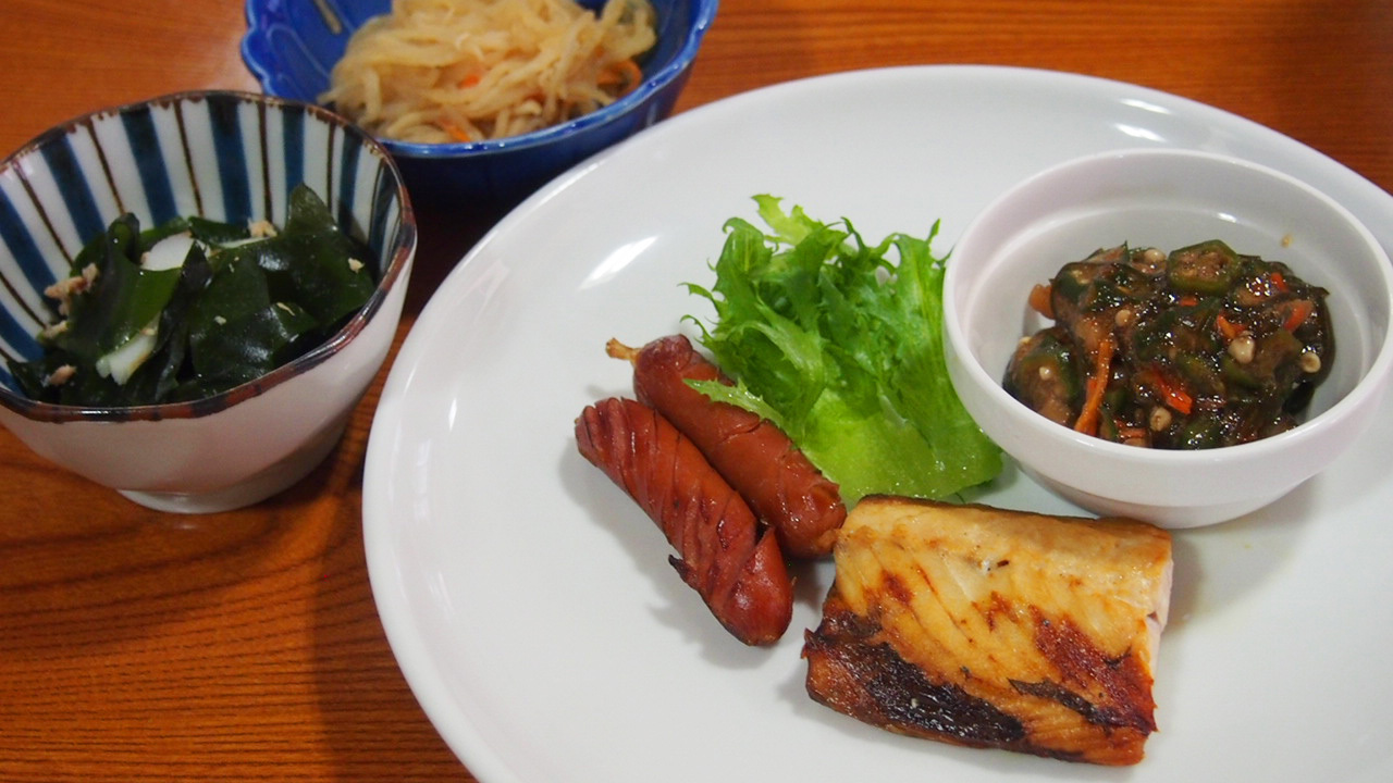 朝食（サバの塩焼き）