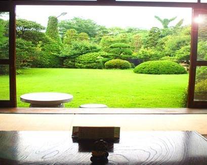 お食事処から見える日本庭園