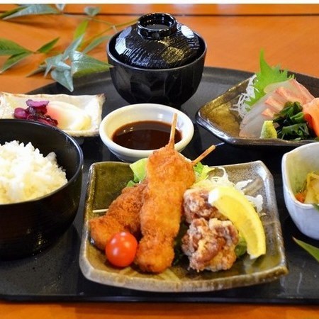 夕食「定食の一例」