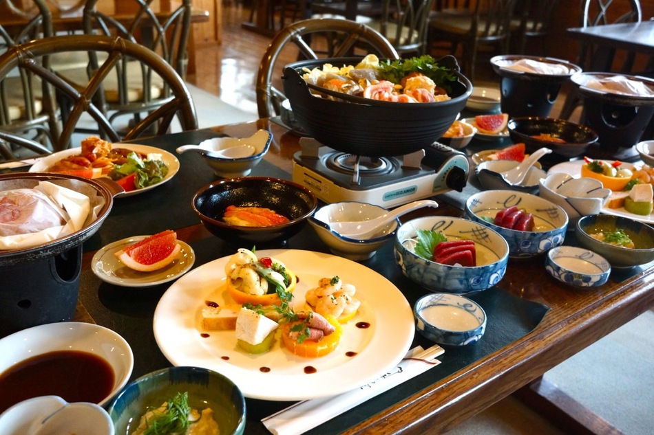 名物鍋を中心にした夕食