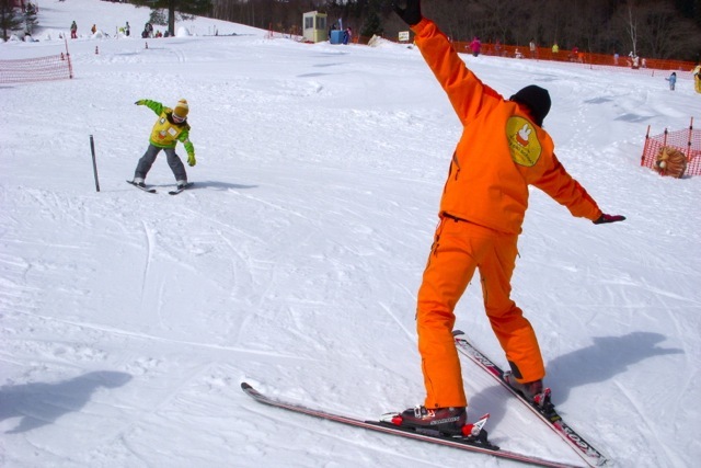 ミッフィースキースクールでスキーデビュー