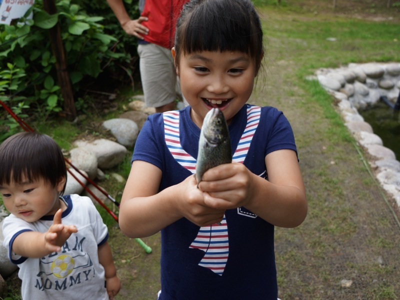 自作の毛ばりで釣った魚