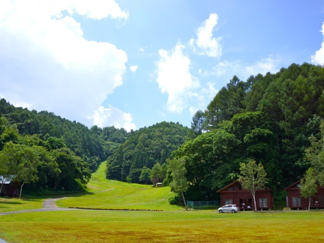 広大な芝生の広場