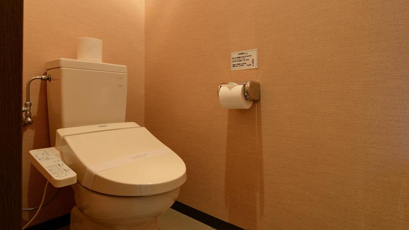 *【客室（トイレ）】全室に洗浄機能付トイレが備わっております。