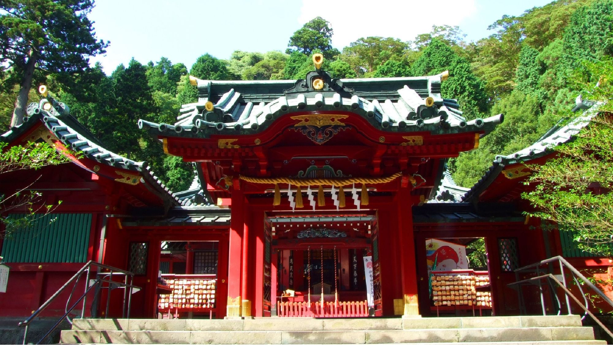 箱根神社』車で約5分。源頼朝も崇拝したと伝わる関東総鎮守大権現