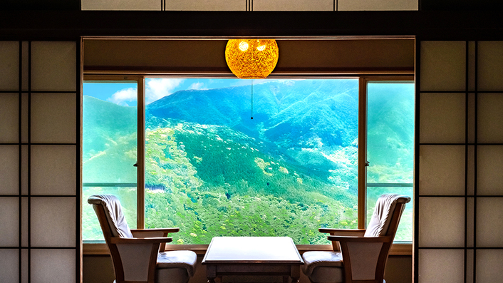 「客室からの眺望一例」標高800mの高台に佇む宿