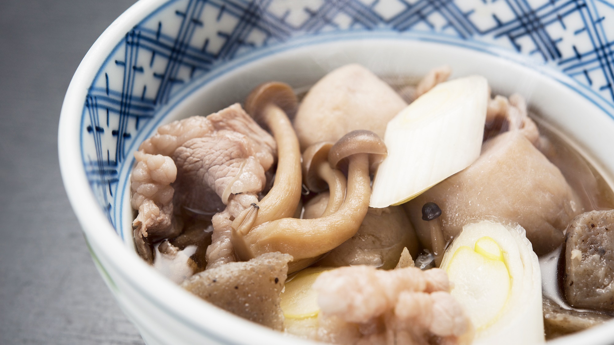 *お夕食一例/四季を体感出来るこだわり食材を扱った食事の提供をしております。