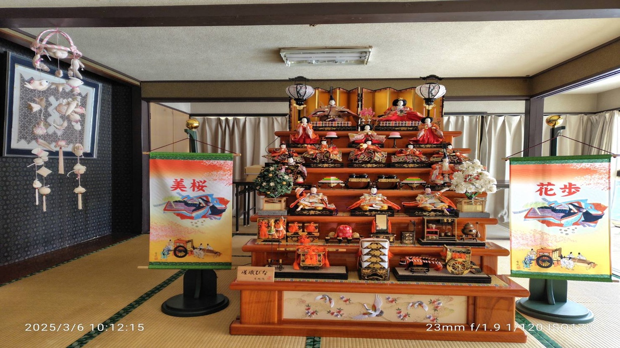 *3月3日は「桃の節句」・「ひな祭り」！当館では４月上旬頃まで飾っております。