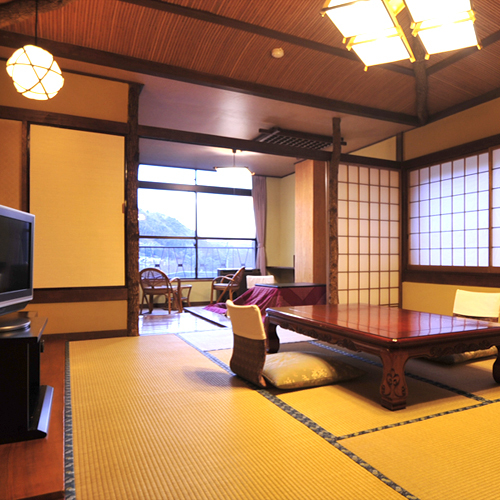 *客室一例／昔懐かしい雰囲気の二間の和室で、ゆっくりとお寛ぎください。