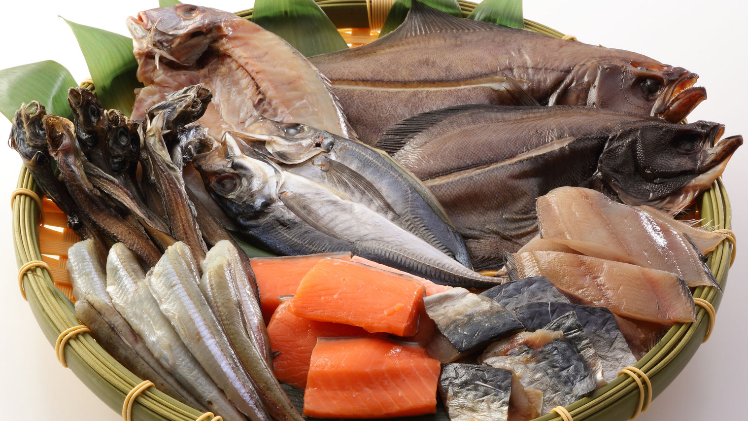 【炭火焼〜海の恵み〜】新潟県近海で捕れた魚の干物3種をご提供