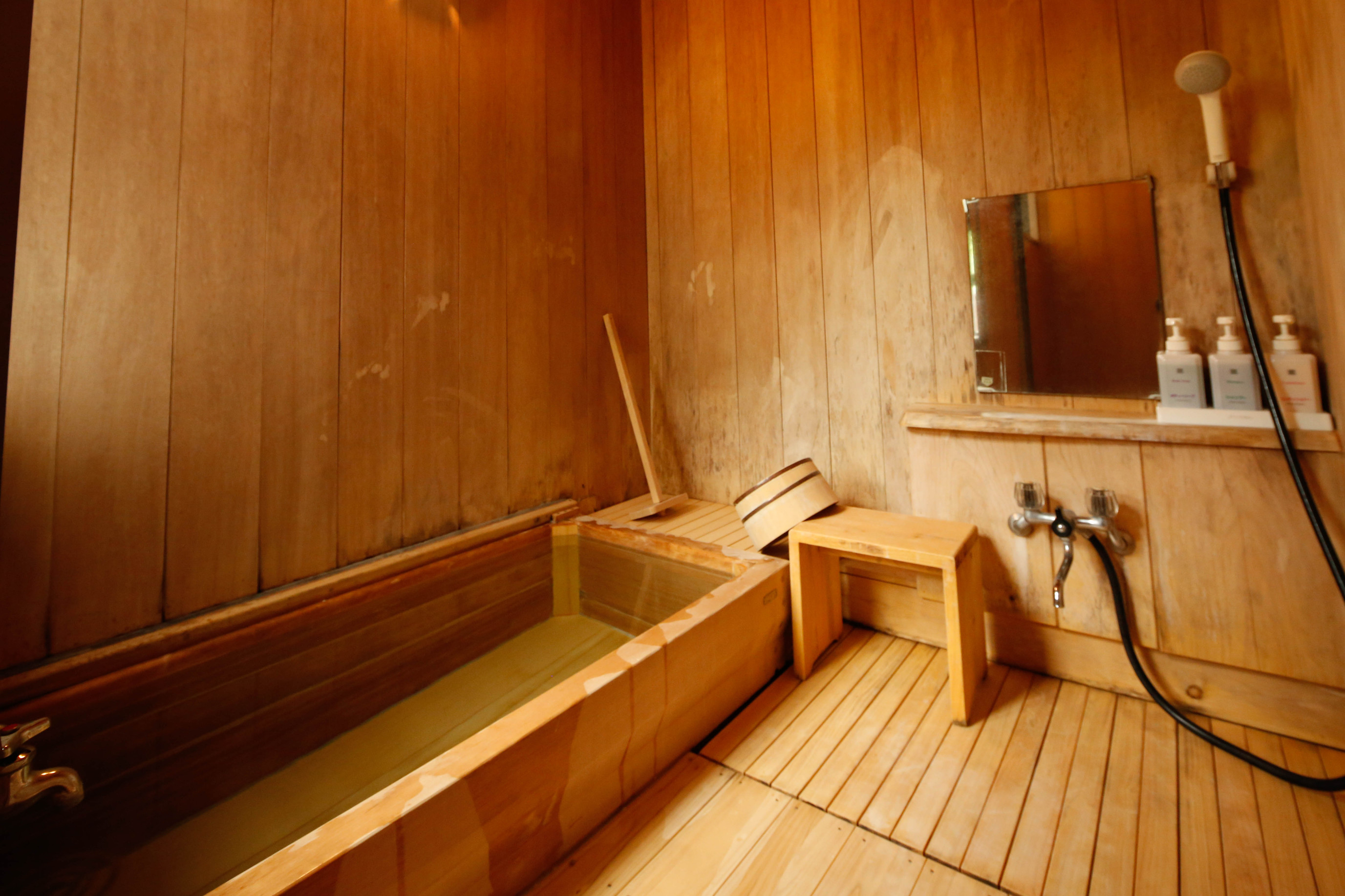 広縁付和室１０畳檜風呂付