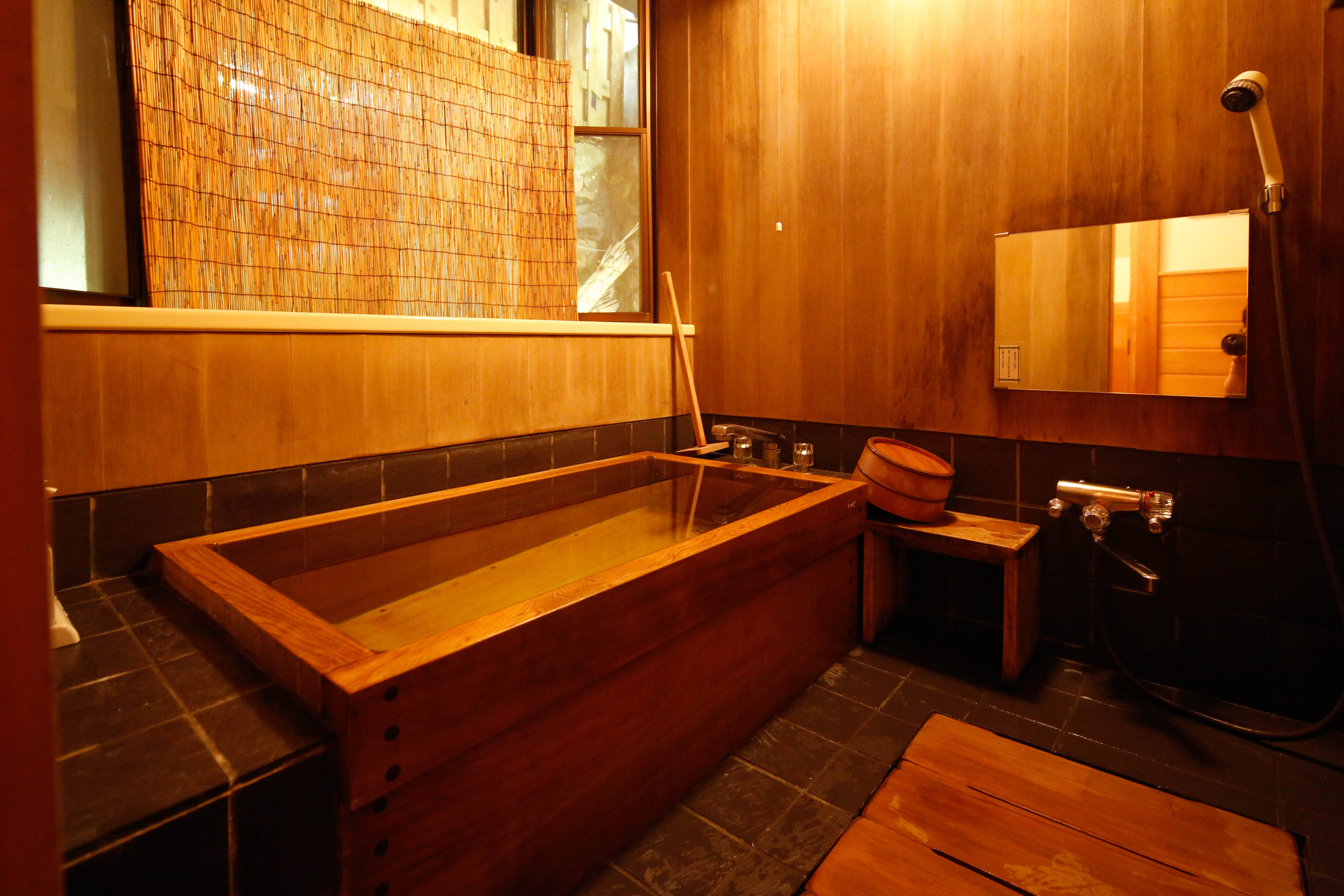 特別室内檜風呂