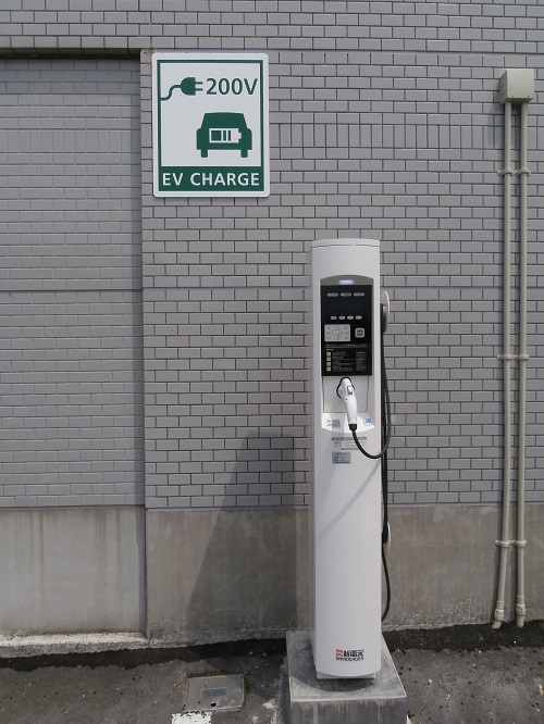 電気自動車充電器