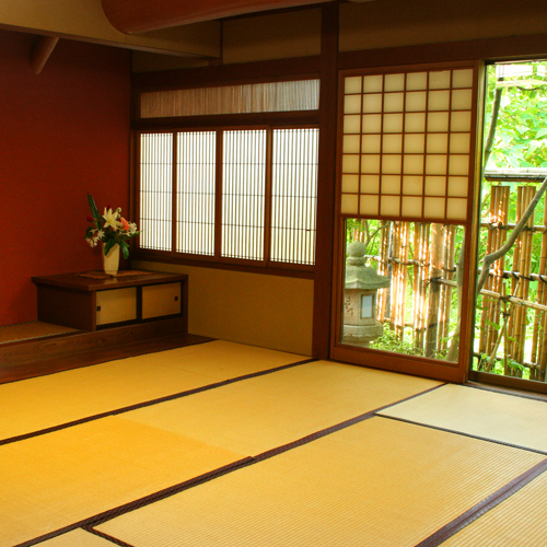 *日本庭園が美しい和室（客室一例）