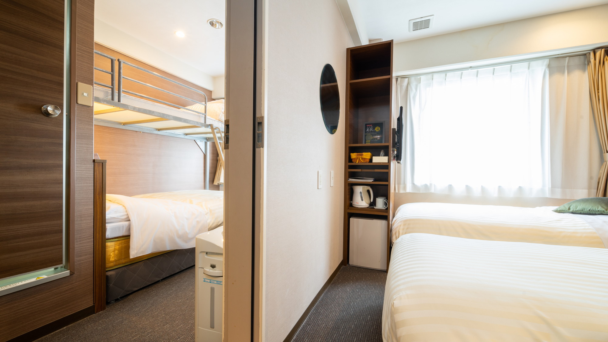 2部屋を中の扉で行き来できるお部屋です