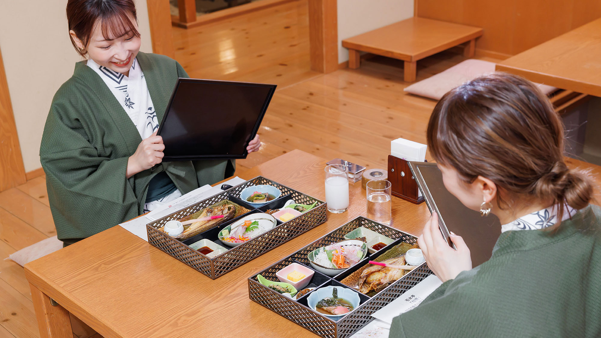 【桜房】朝食はごちそう重箱料理とハーフバイキングをご用意