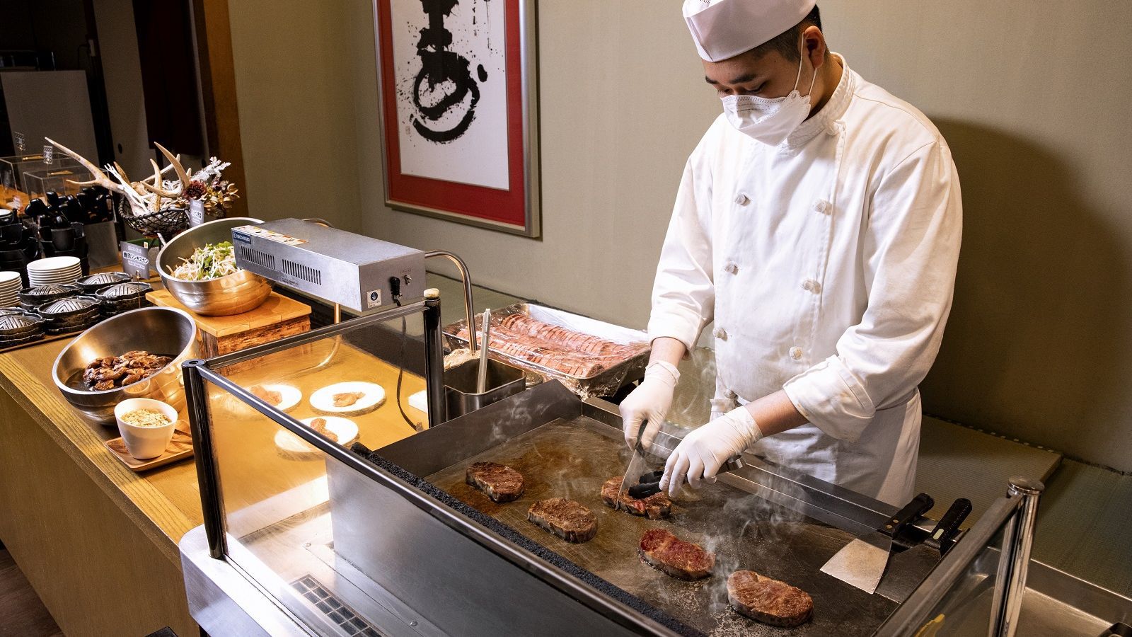 【実演ステーキ】シェフが目の前で焼き上げるステーキをどうぞ！