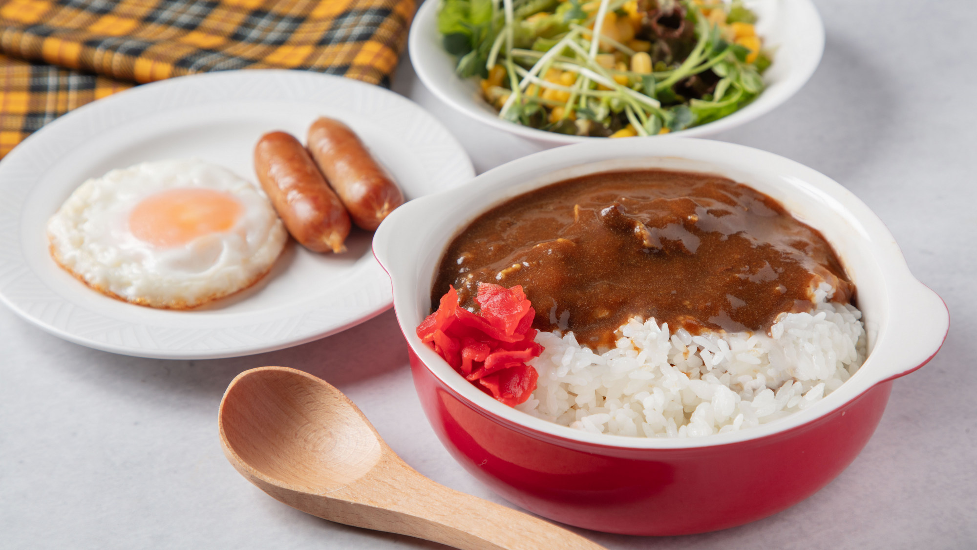 【朝食バイキング】函館と縁深い国の好評カレーシリーズ。冬はフランス編で牛すじ肉と焦がしタマネギがたっ