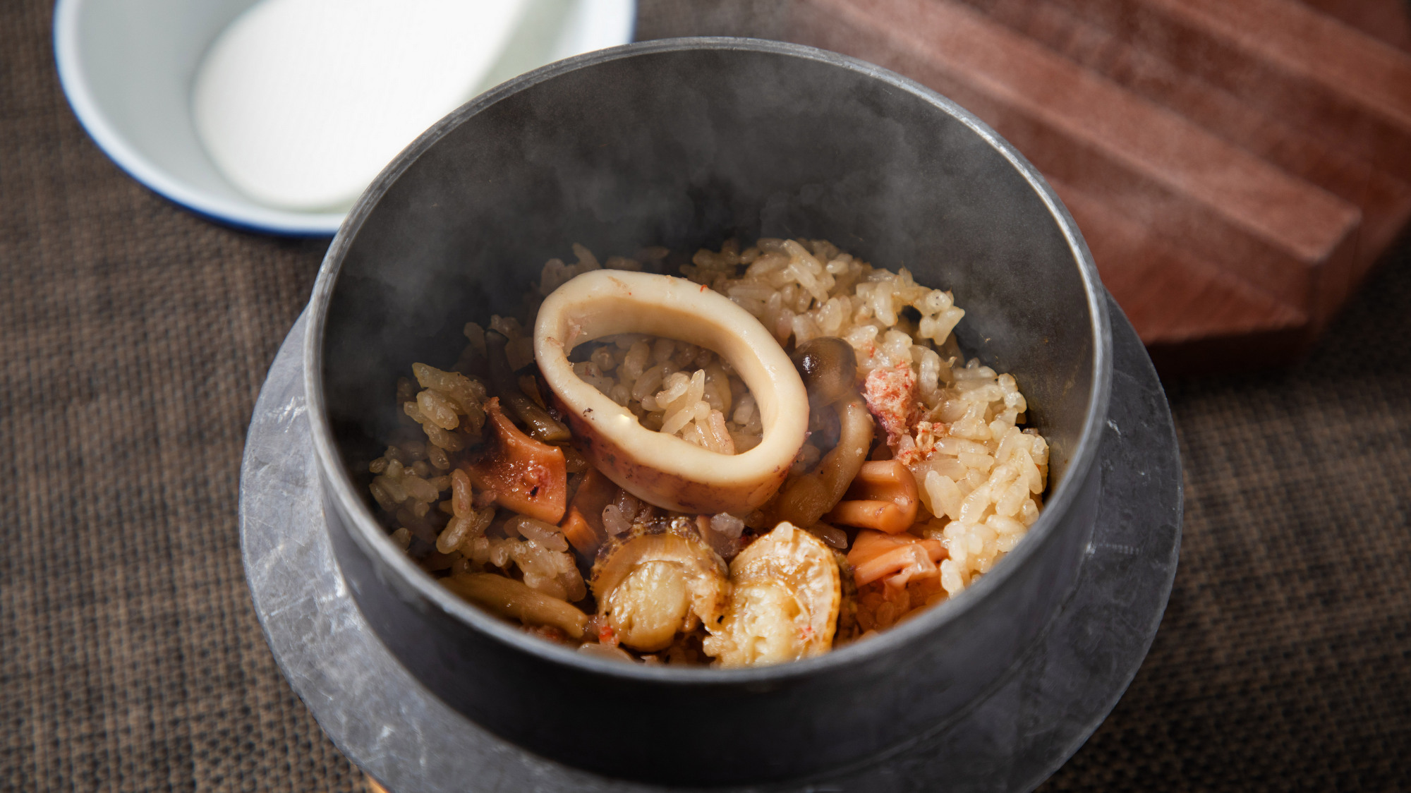 【夕食バイキング】いかめし風「イカ・カニ・ホタテ・しめじの釜めし」