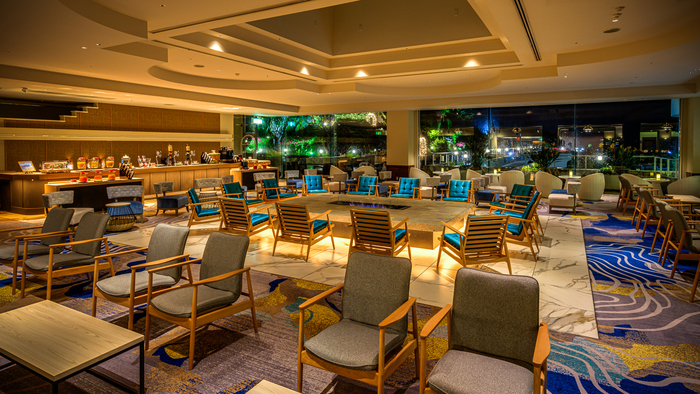 【ラウンジ「AYA-NAMI」】14:30〜22:00／8:00〜11:00