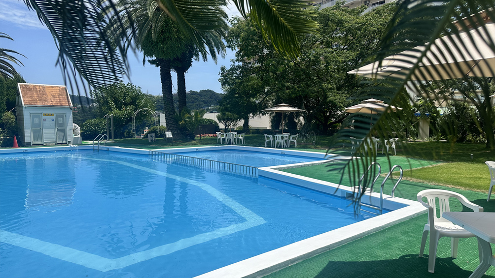 【ガーデンプール】夏季限定14:00〜18:00／8:00〜12:00