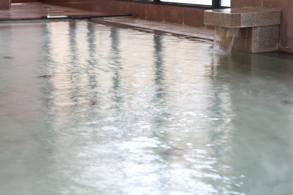 【温泉大浴場】当ホテルは天然温泉です。泉質：アルカリ単純温泉