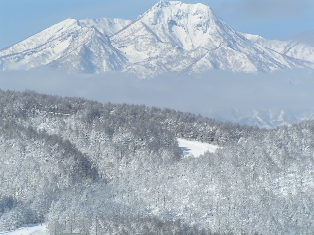 斑尾からのぞむ妙高山