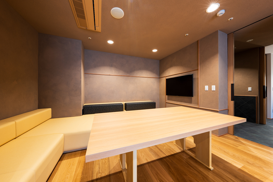 源泉かけ流し温泉付き特別室「湯楽」リビング