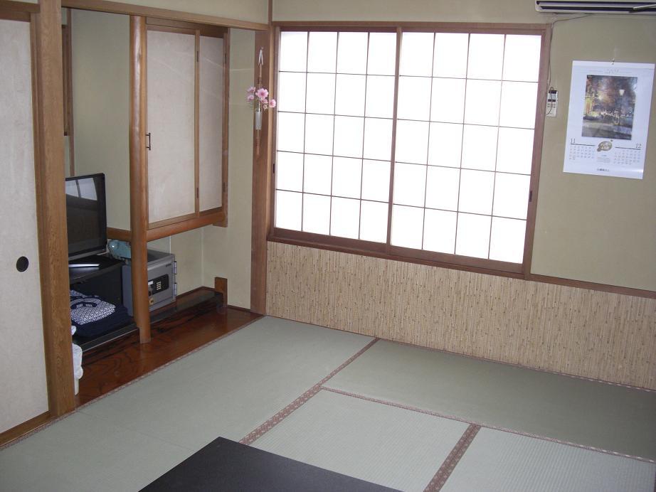 Fuji Business Ryokan Minami Located in Fuji, Fuji Business Ryokan Minami is a perfect starting point from which to explore Gotenba. The property offers guests a range of services and amenities designed to provide comfort and con