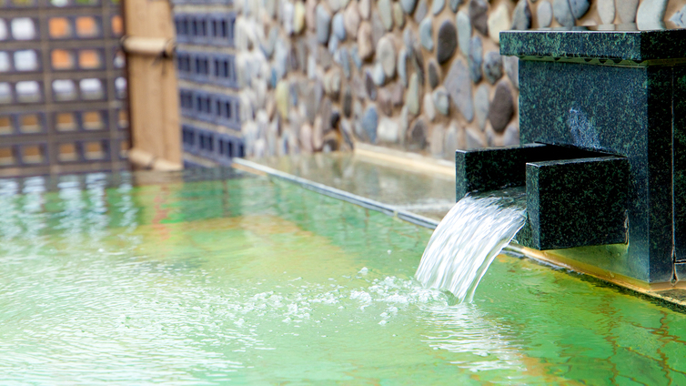 当館最上階に位置する露天風呂。奈良の風情とあたたかな湯が、ゆっくり、じっくり、身体を芯から癒します