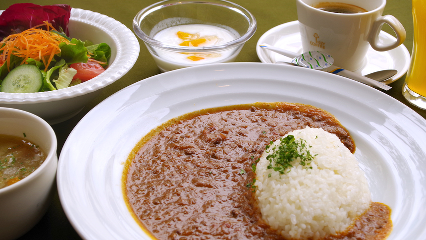 【カレープレート】厳選したスパイスをブレンドした人気のカレーです。