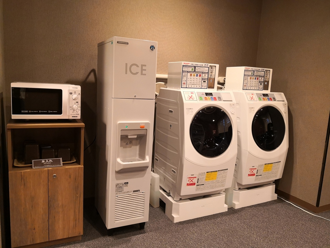 リラクゼーションルームにも洗濯乾燥機を2台導入致しました(洗剤不要・洗濯乾燥可能)。