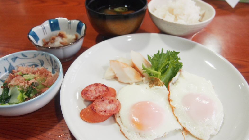 朝食（ダブル目玉焼き）