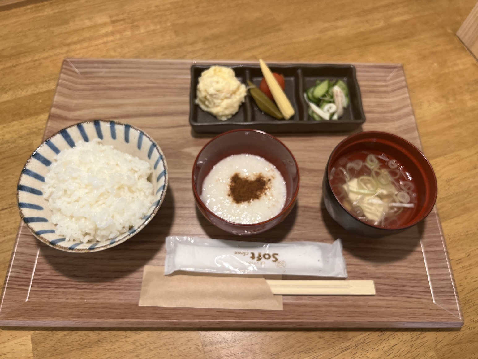 朝食とろろご飯